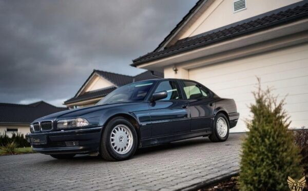 BMW Seria 7 740 V8 RT Classic Garage