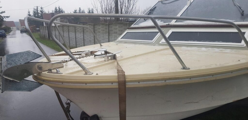 jacht motorowy WINDY 24 – 7,3m kabina wc bayliner