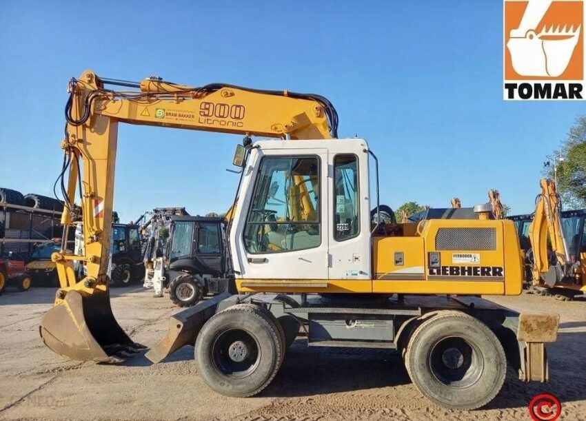 Liebherr A900B