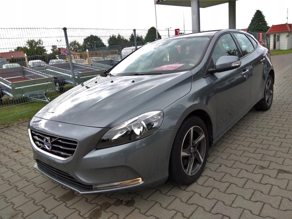 Volvo V40 II T2 2,0i16v 122KM